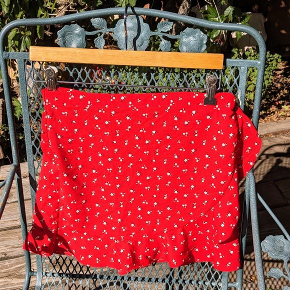 E & M brand flirty Cherry Colored Ditsy Floral Mini-Skort - Picture 13 of 16
